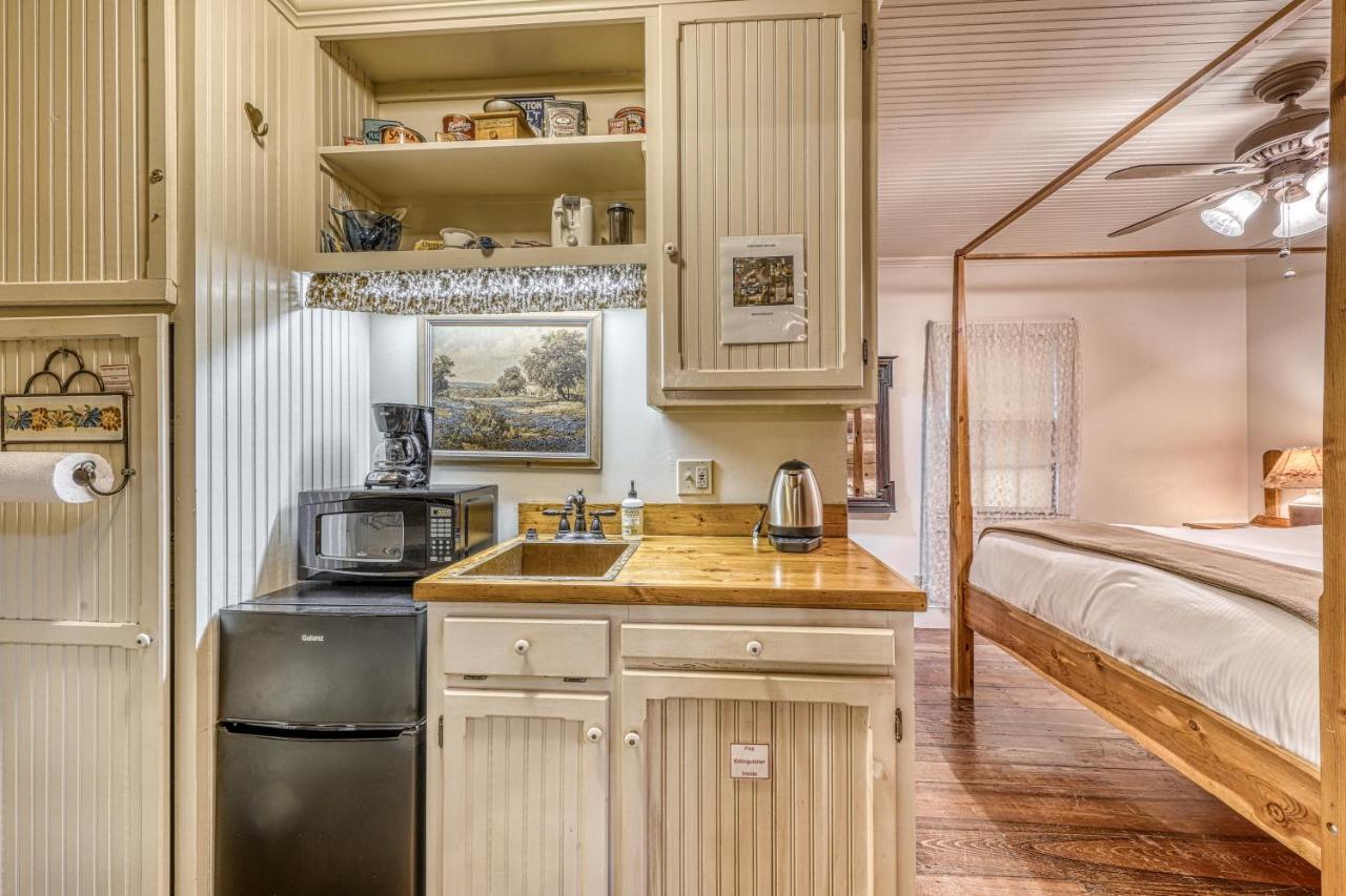 Town Creek Log Cabin Vila Fredericksburg Exterior foto